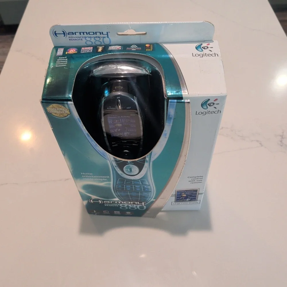 Logitech Harmony 880 Advanced Universal Remote Control NEW